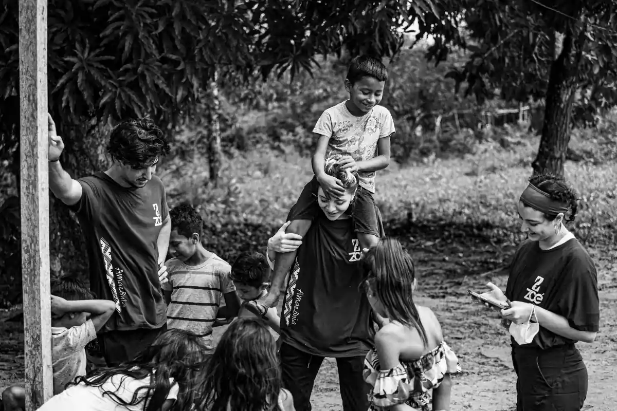 Equipe da ONG Zoé em expedição médica na Amazônia